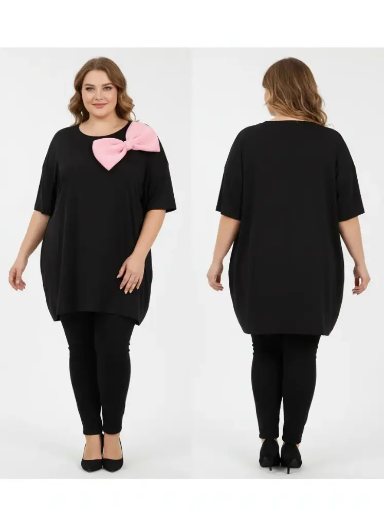 Chandail noir avec boucle rose