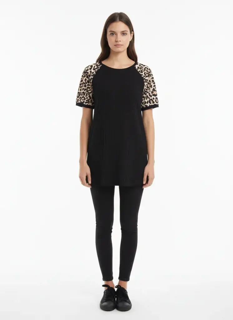 CHANDAIL NOIR MANCHES COURTES EN LEOPARD