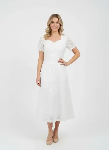 ROBE BLANCHE AVEC MOTIF DOS
