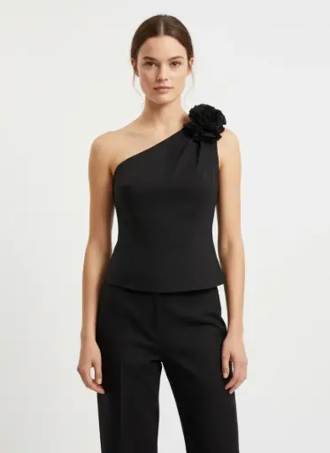 TOP UNE MANCHE AVEC UNE FLEUR