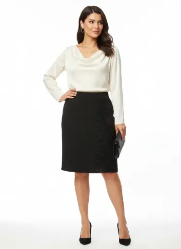 JUPE NOIR AUX GENOUX AVEC DENTELLE DECORATIVE