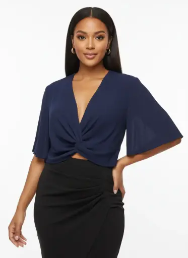 CHANDAIL BLEU MARINE AVEC UN NOEUD ET MANCHE LOUSSES