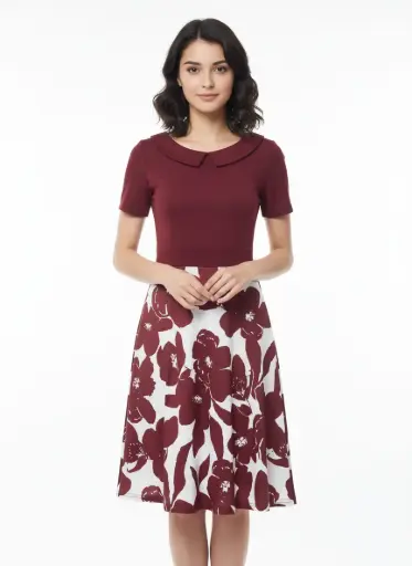 Robe bourgogne  avec bas a motif avec col. (ÉTAT : NEUF)